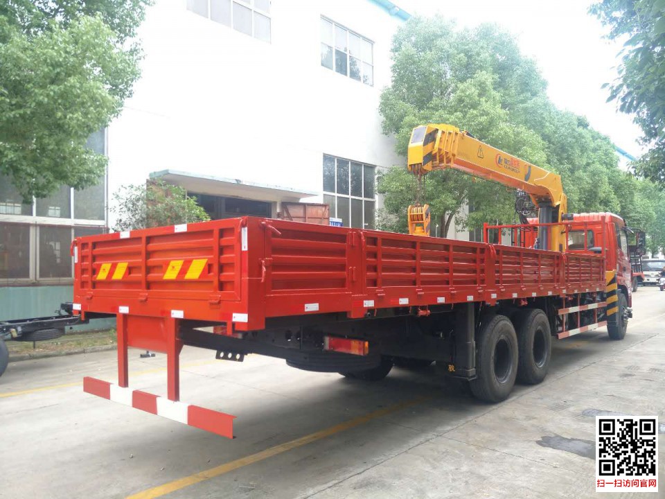 東風(fēng)御龍后八輪12噸隨車(chē)吊右后圖片