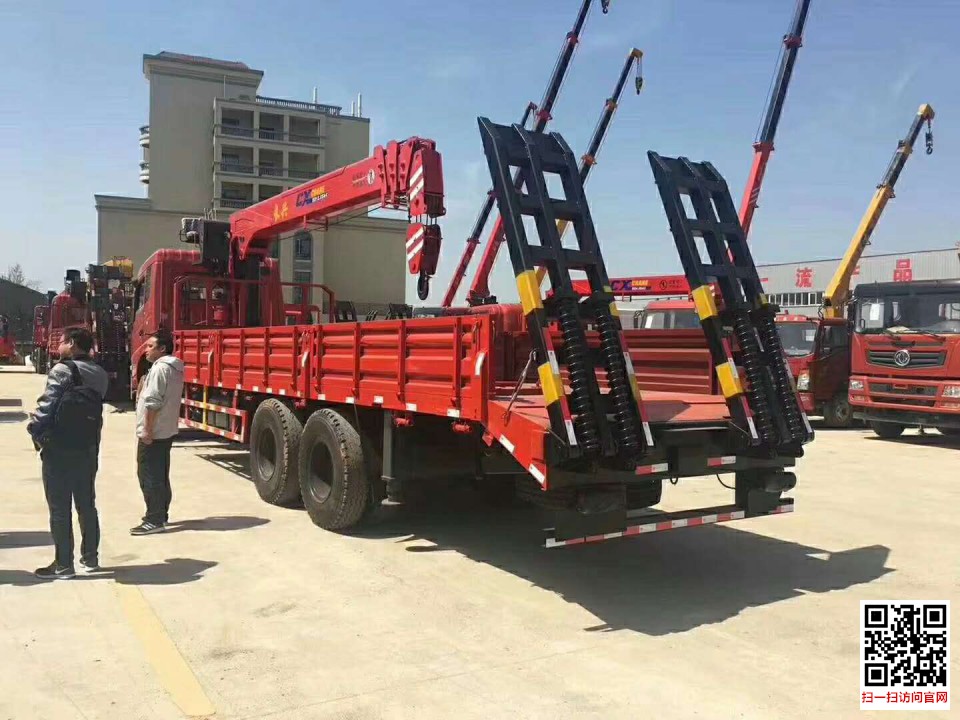 東風(fēng)12噸4節(jié)直臂隨車吊右后圖片