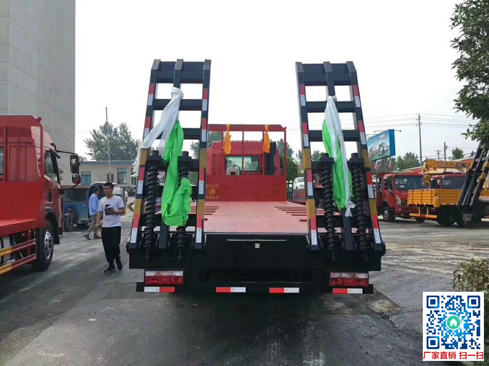 江淮前四后八挖機(jī)平板運(yùn)輸車