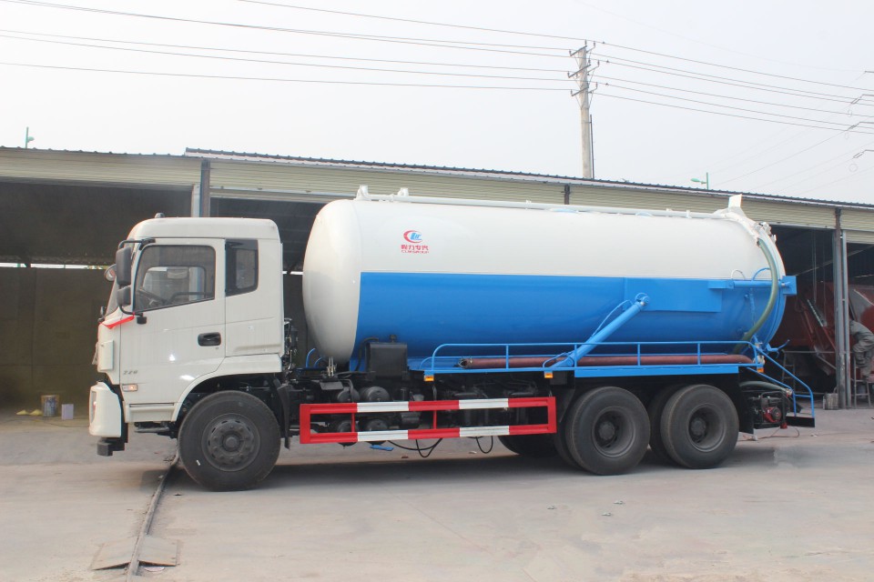 湖北程力東風(fēng)后八輪16-18方吸污車 (35)