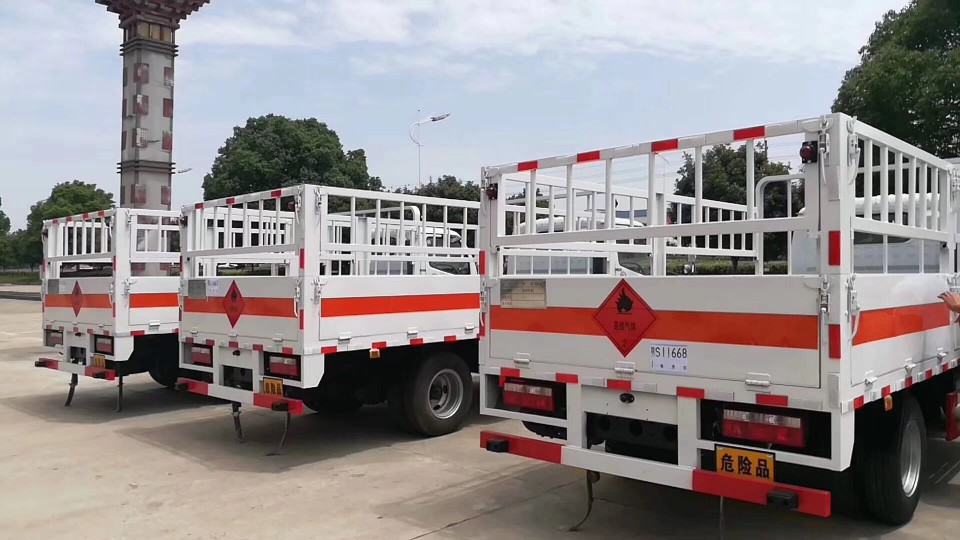 湖北程力東風(fēng)多利卡D6 4米2氣瓶運輸車 (34)