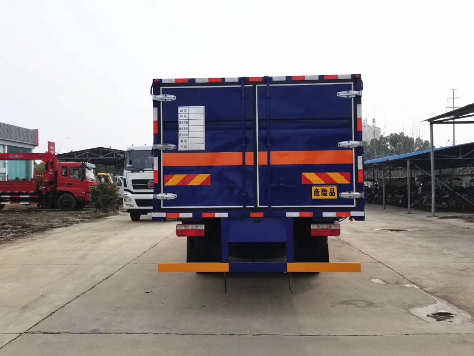 湖北程力東風(fēng)多利卡D8氣瓶運輸車 (3)