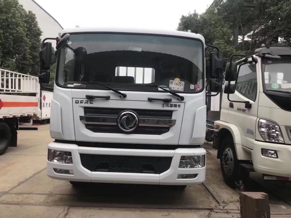 湖北程力東風(fēng)多利卡D9氣瓶運(yùn)輸車 (2)
