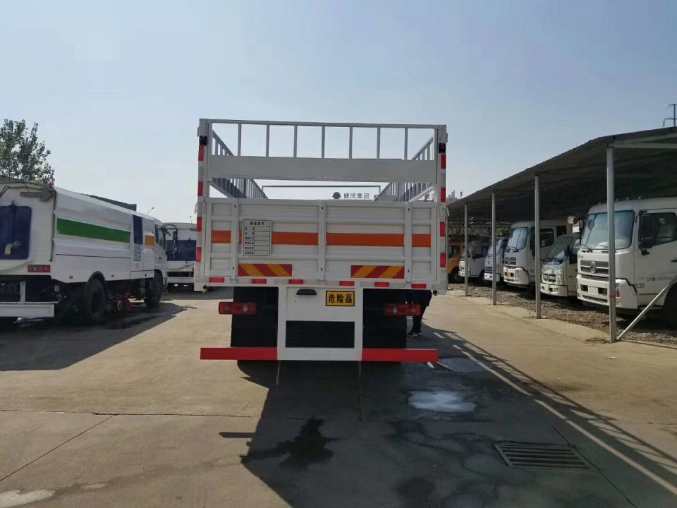 湖北程力東風(fēng)柳汽6米8氣瓶運輸車 (8)