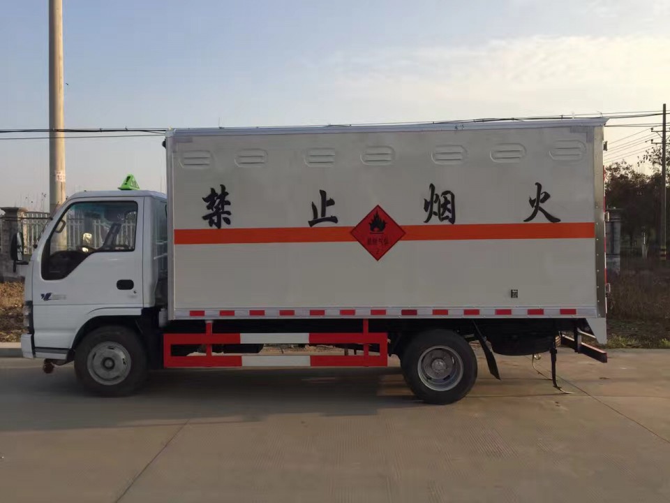 湖北程力2類五十鈴4米2易燃?xì)怏w廂式氣瓶運(yùn)輸車(chē) (9)
