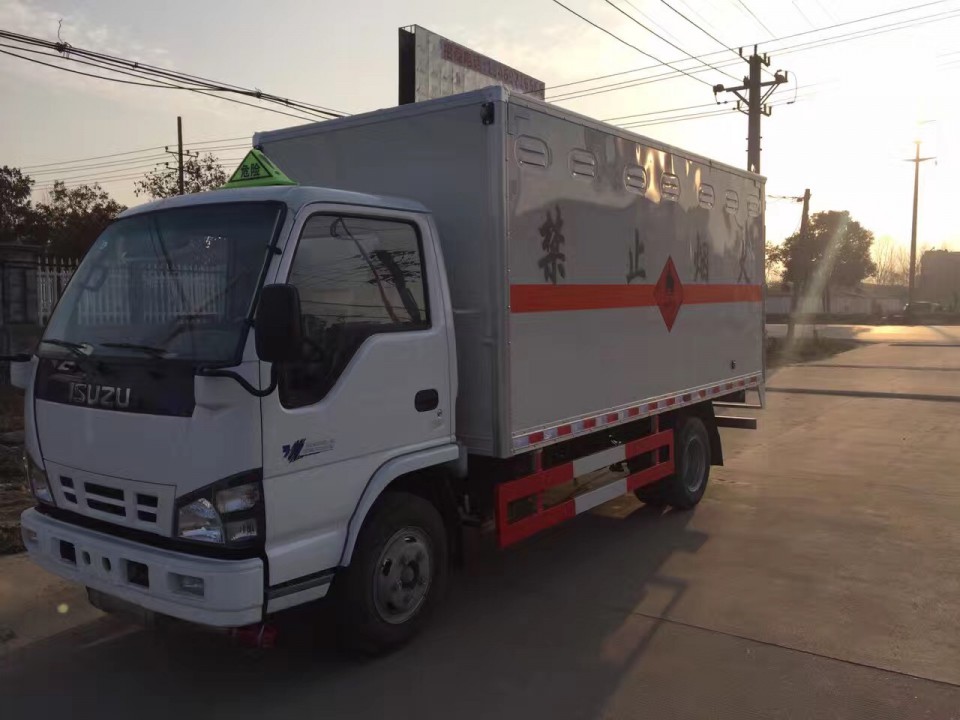 湖北程力2類五十鈴4米2易燃?xì)怏w廂式氣瓶運(yùn)輸車(chē) (10)