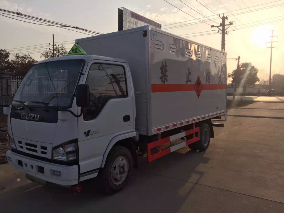 湖北程力2類五十鈴4米2易燃?xì)怏w廂式氣瓶運(yùn)輸車(chē) (11)
