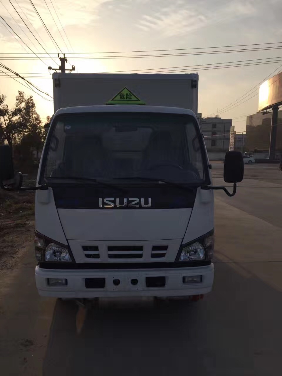 湖北程力2類五十鈴4米2易燃?xì)怏w廂式氣瓶運(yùn)輸車(chē) (12)